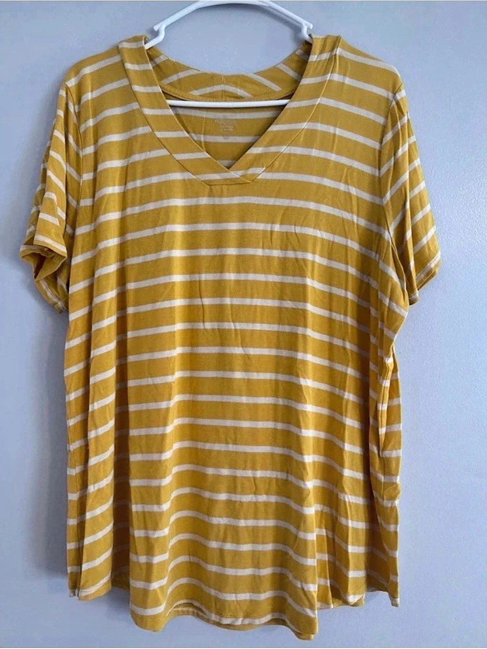 Market & Spruce Striped V-Neck Top in Yellow & White Like New